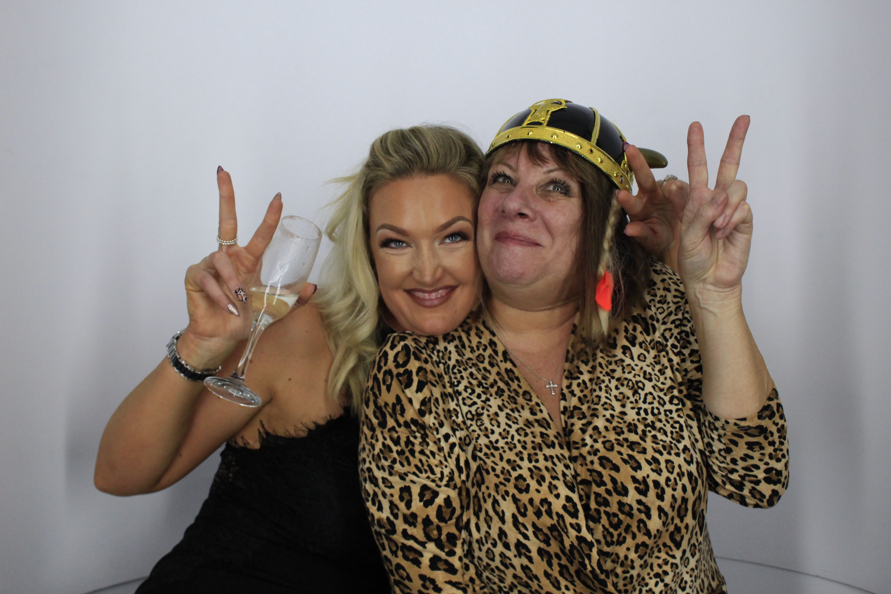 Darren and sarah’s 40th birthday celebration | View more photos from the event at gallery.myphotoboothexperience.co.uk/u/MyPhotoBoothExperienceLtd/Darren-and-sarah’s-40th-birthday-celebration